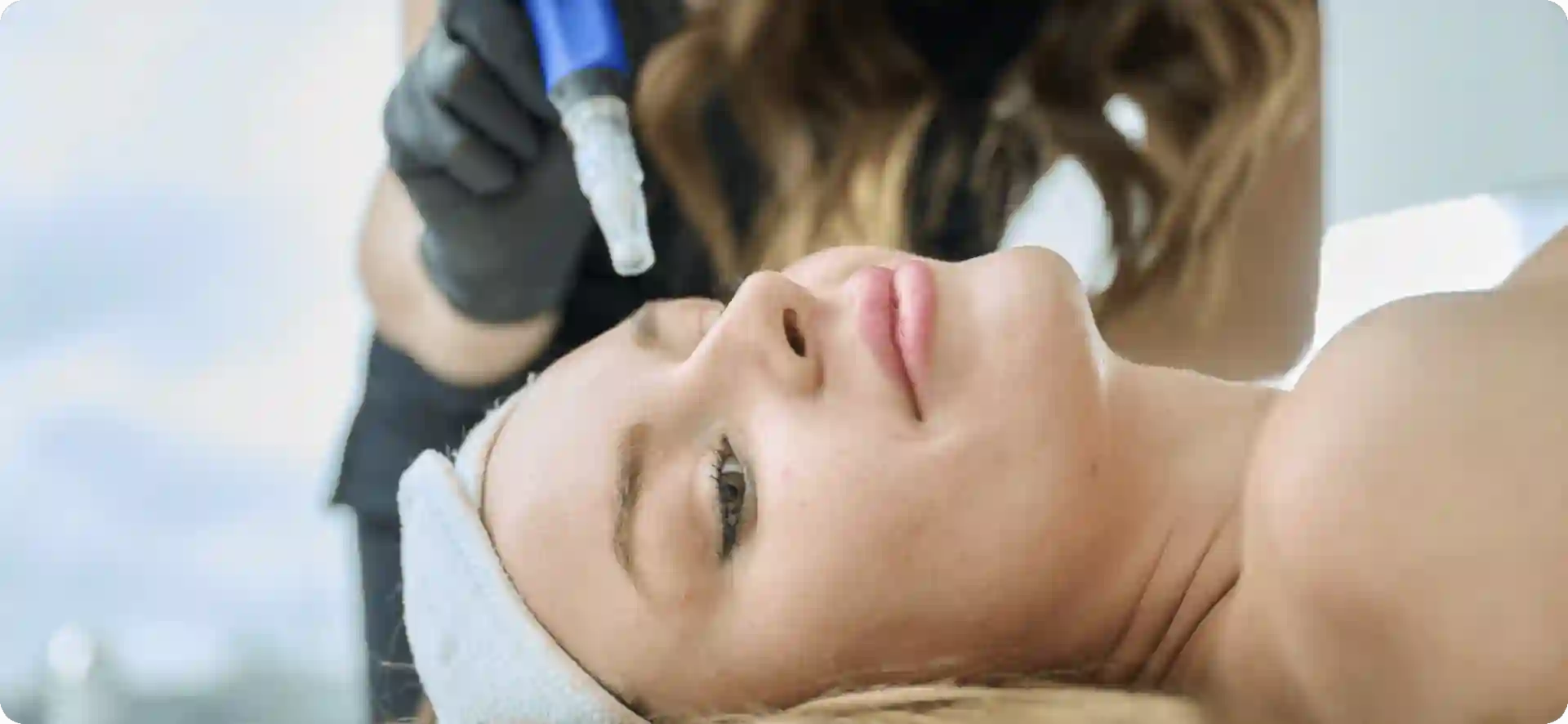 How Do Microneedles Trigger New Collagen and Elastin in Loose Skin Rutland?